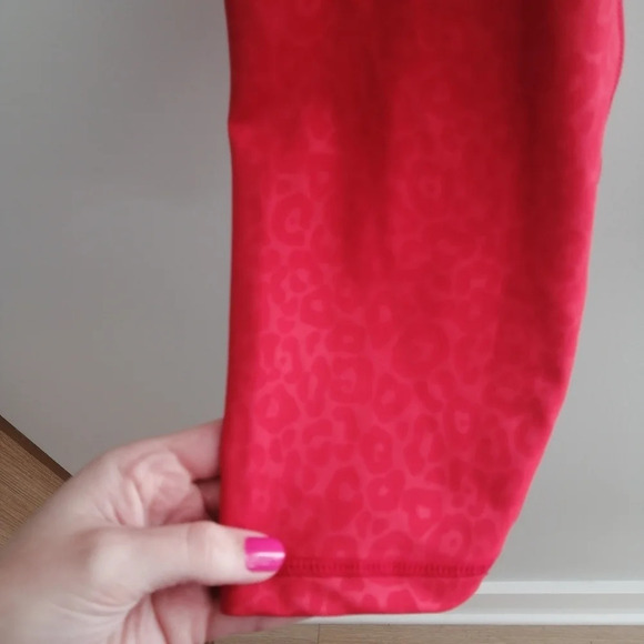 Zyia Red Leopard Scrunchy What Light n Tight Hi-Rise 24" Leggings Cross Waist 12 - Picture 9 of 16